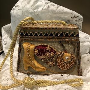 Unique 3D and embroidered keepsake box/purse
